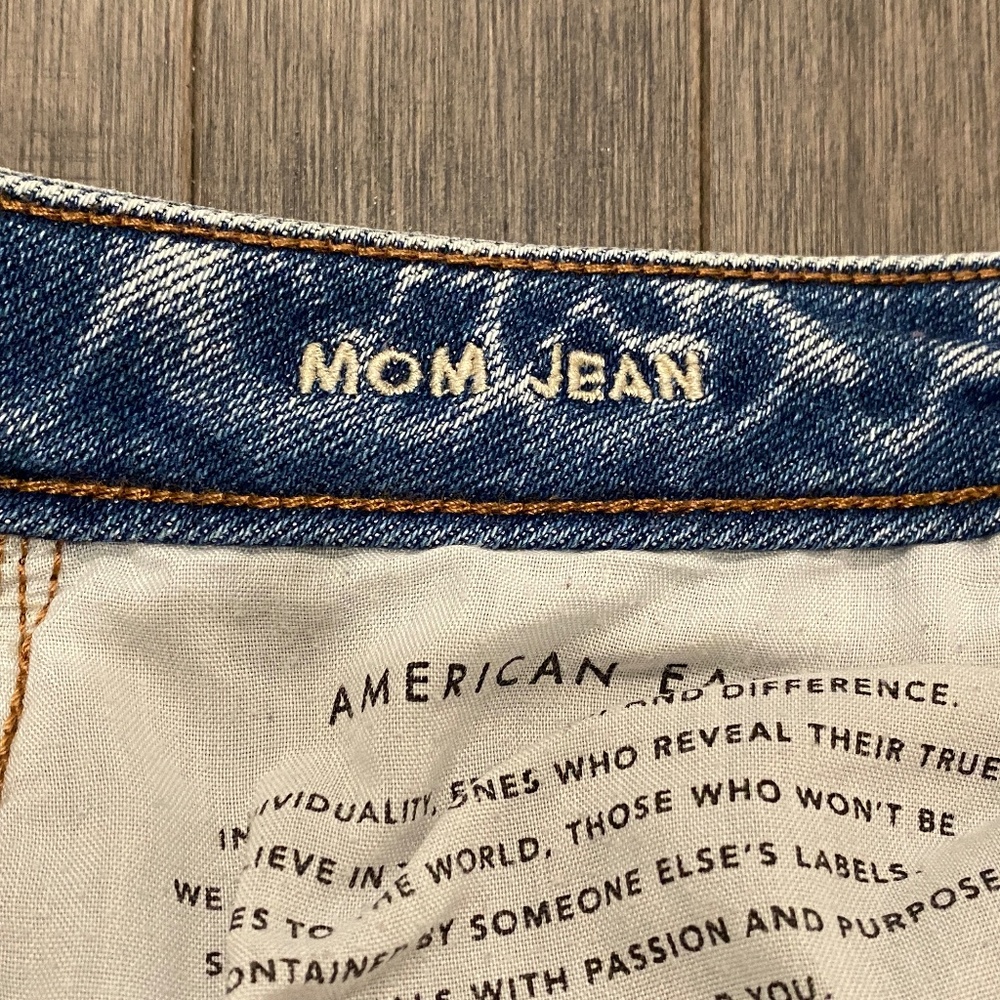 American Eagle High Rise Mom Jeans - Picture 6 of 10